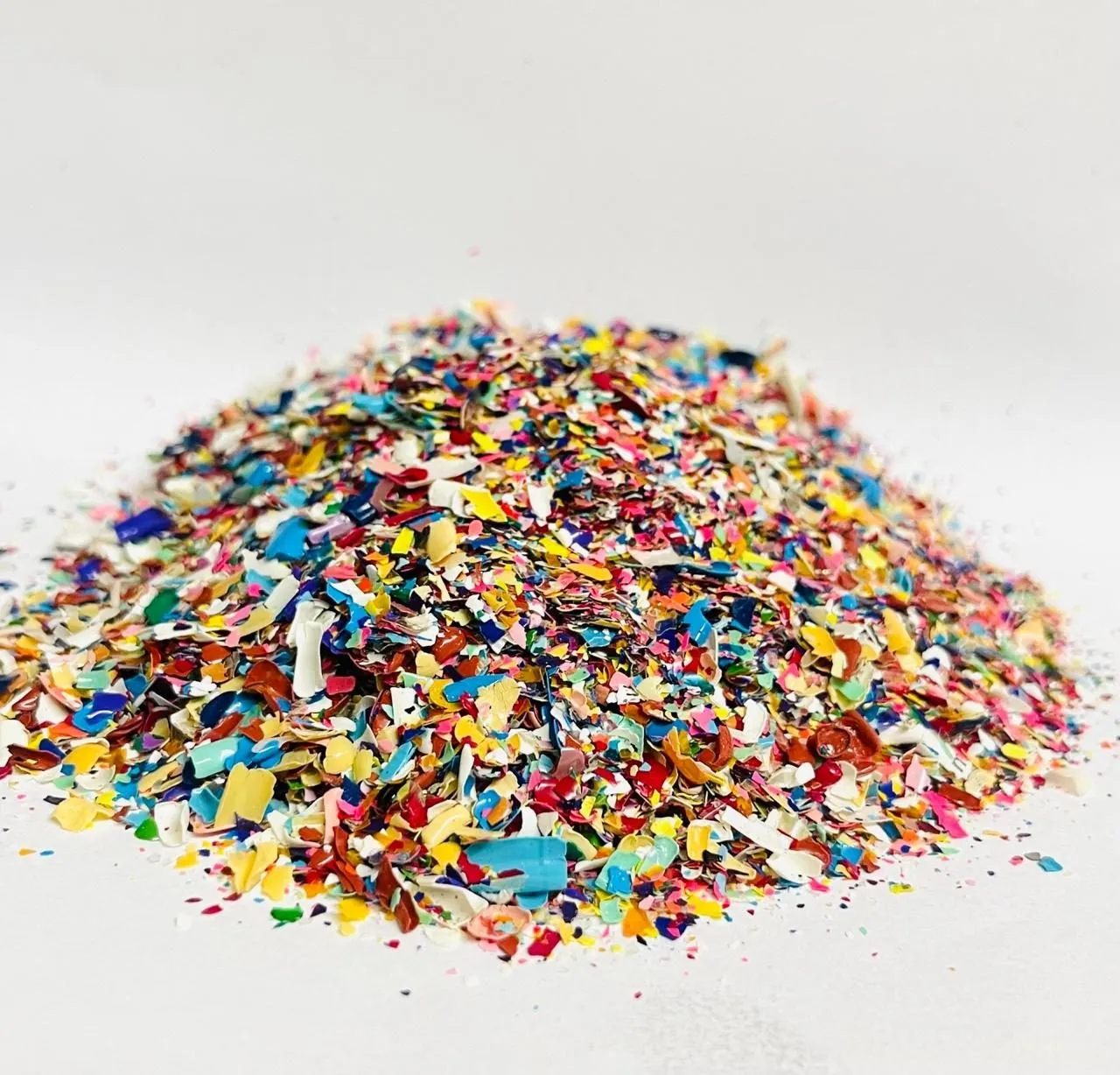 Multicolour pulverised empty hard gelatin capsule crush
